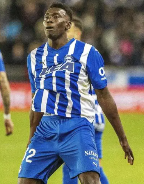 英超雙雄競(jìng)逐：阿格霍瓦轉(zhuǎn)會(huì)風(fēng)云起